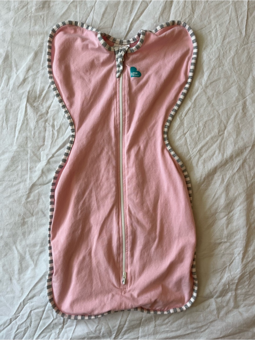 Like new Love to Dream swaddle - size Small